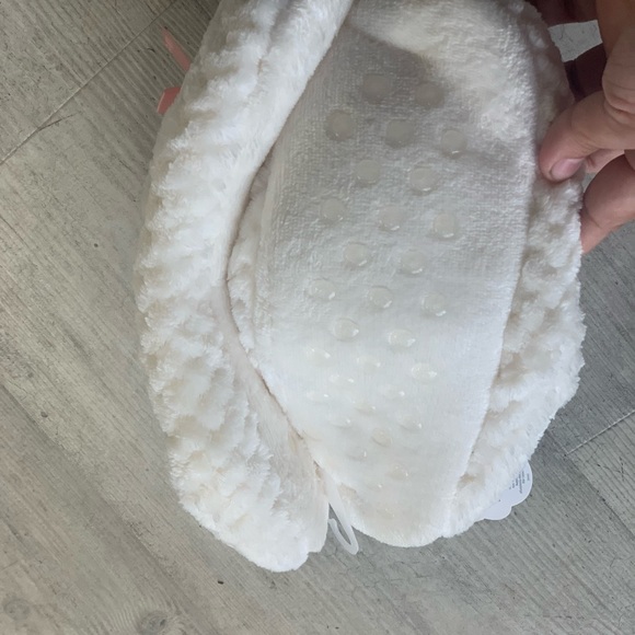 FREE if bundled Cream slipper sock with pink bow NWT - Picture 4 of 8
